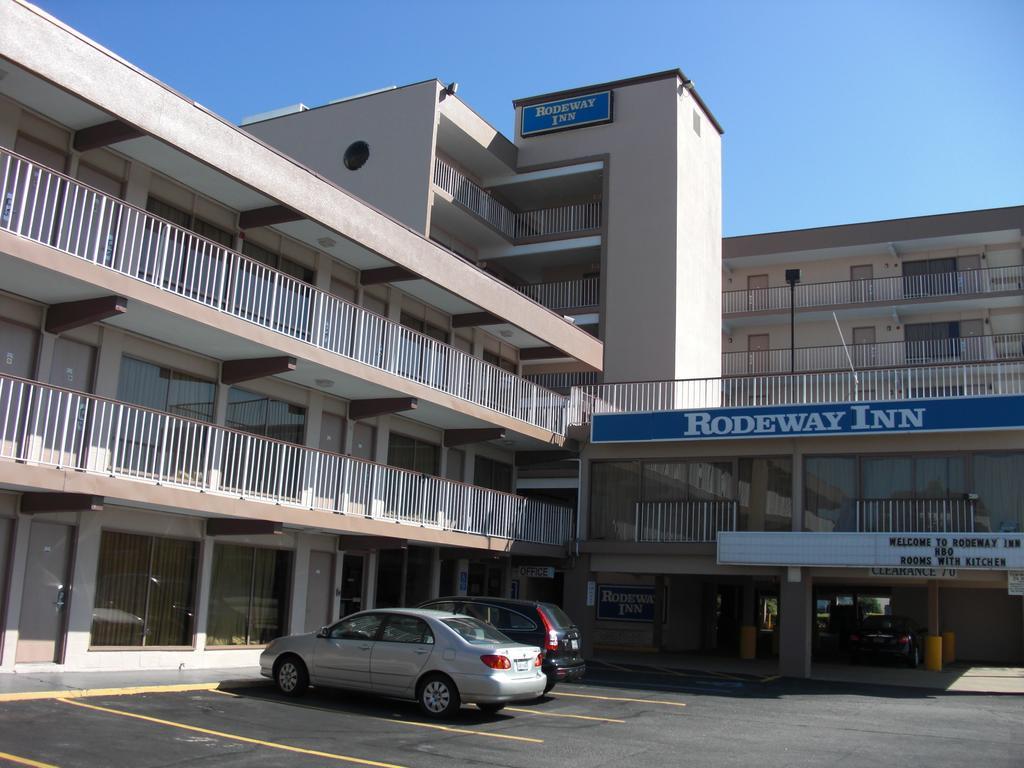 Red Roof Plus & Suites Virginia Beach - Seaside Exterior photo